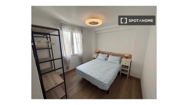 Piso de 3 dormitorios en alquiler en Alicante