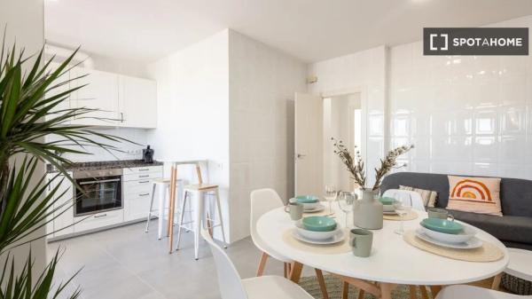 Pokój w mieszkaniu dzielonym z 5 sypialniami w El Mercat, Walencja