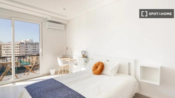 Habitación en piso compartido de 5 habitaciones en El Mercat, Valencia