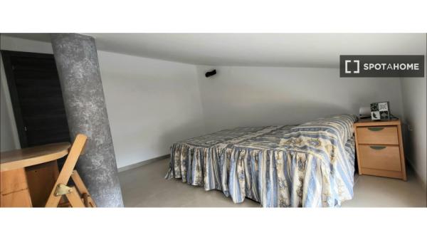 Habitación en piso compartido en alquiler en Montroy, Valencia.
