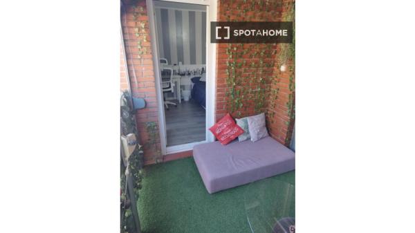 Habitación en piso compartido de 5 habitaciones en alquiler en Orcasur, Madrid