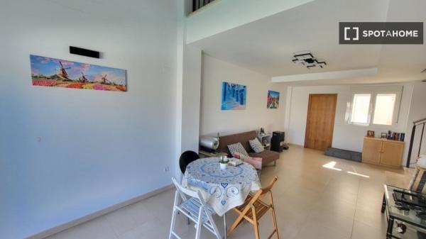 Habitación en piso compartido en alquiler en Montroy, Valencia.