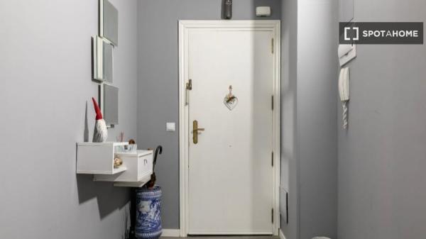 Habitación en piso compartido de 5 habitaciones en alquiler en Orcasur, Madrid