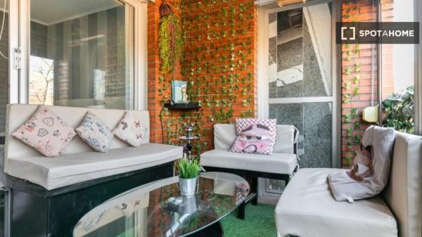 Habitación en piso compartido de 5 habitaciones en alquiler en Orcasur, Madrid