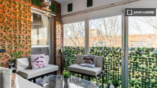 Habitación en piso compartido de 5 habitaciones en alquiler en Orcasur, Madrid