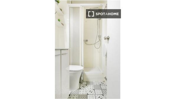 Habitación en piso compartido de 5 habitaciones en alquiler en Orcasur, Madrid