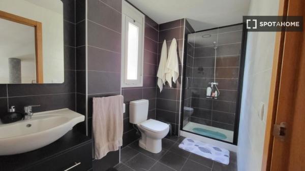 Habitación en piso compartido en alquiler en Montroy, Valencia.