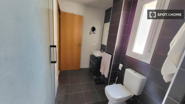 Habitación en piso compartido en alquiler en Montroy, Valencia.