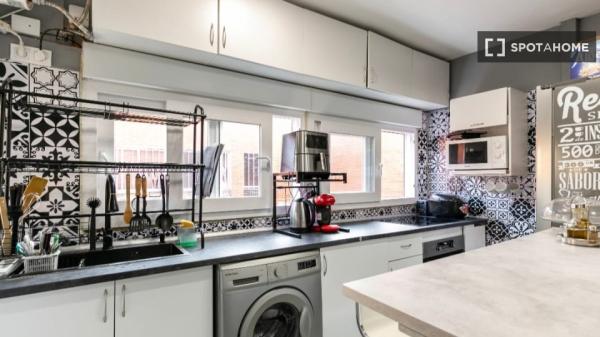 Habitación en piso compartido de 5 habitaciones en alquiler en Orcasur, Madrid