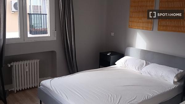 Habitación en piso compartido en madrid.