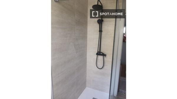 Habitación en piso compartido en madrid.