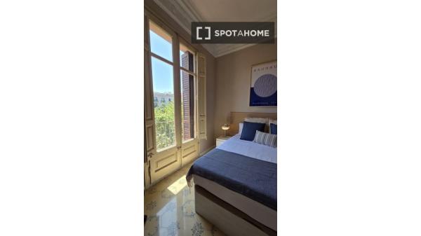 Habitación en piso compartido en barcelona.