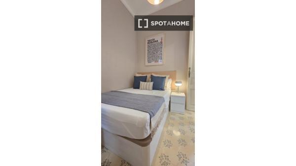 Habitación en piso compartido en barcelona.