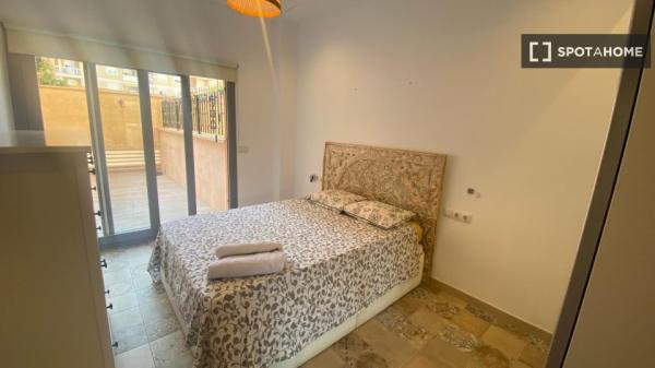 Pokój we wspólnym mieszkaniu w Palma