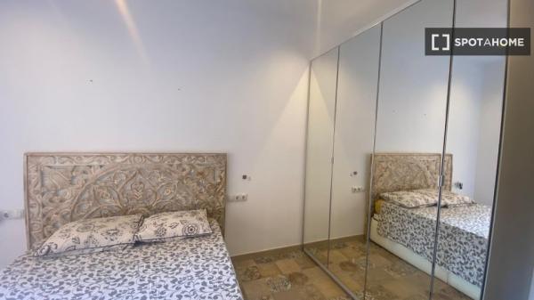 Pokój we wspólnym mieszkaniu w Palma