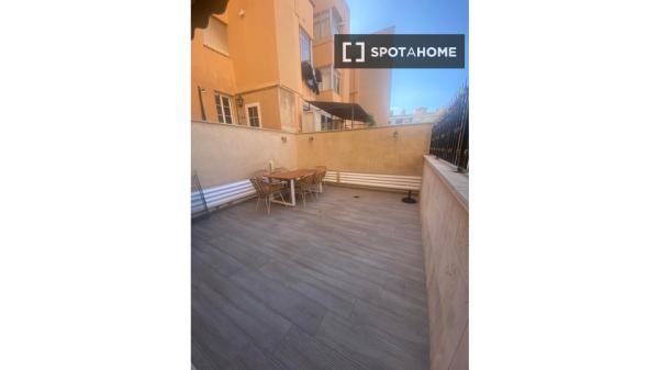 Pokój we wspólnym mieszkaniu w Palma