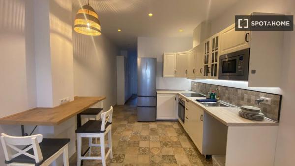 Pokój we wspólnym mieszkaniu w Palma