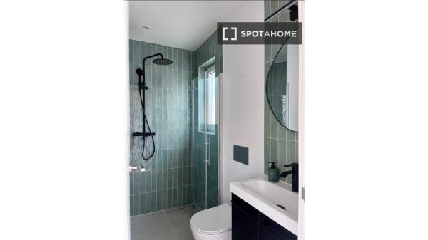 Se alquila piso de 2 dormitorios en Haza Grande, Granada.