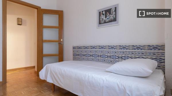 Habitación en piso compartido en madrid.