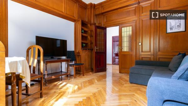 Habitación en piso compartido en madrid.