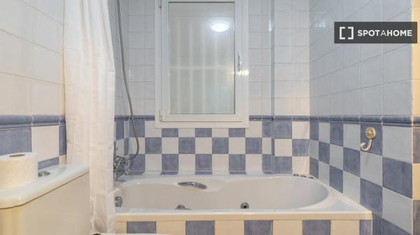 Habitación en piso compartido en madrid.