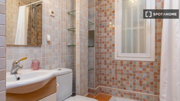 Habitación en piso compartido en madrid.