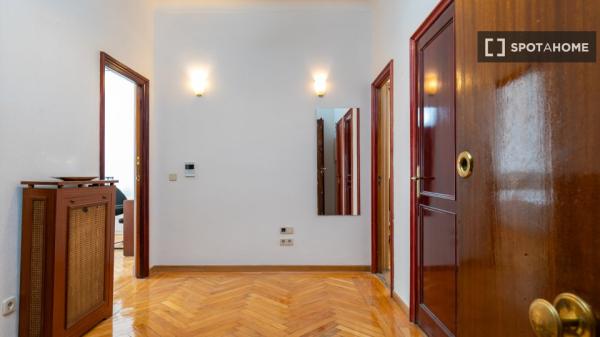 Habitación en piso compartido en madrid.