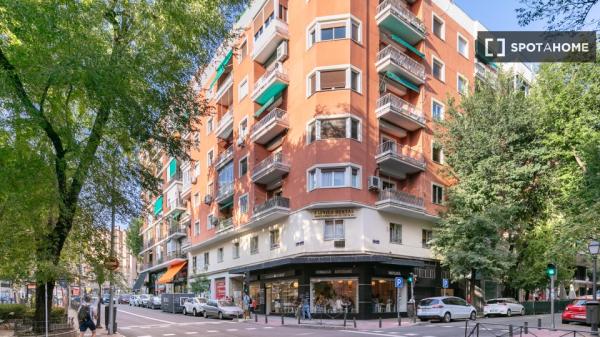 Habitación en piso compartido en madrid.