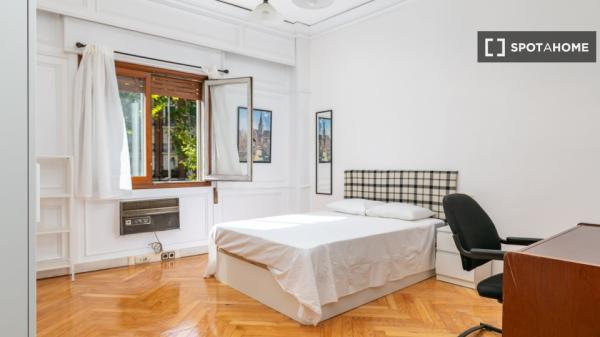 Habitación en piso compartido en madrid.