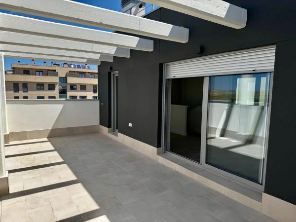 Piso en venta en avenida Reyes Católicos, 4