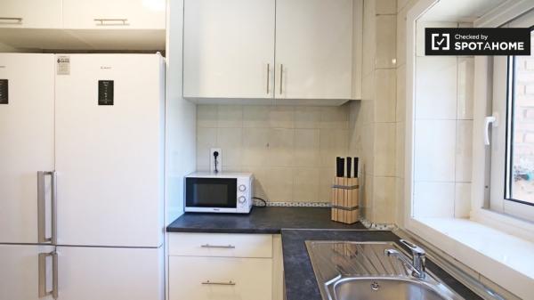 Sonniges Zimmer zur Miete in Aluche, Madrid