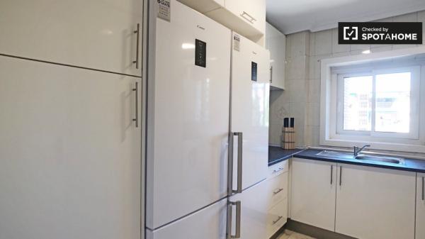 Sonniges Zimmer zur Miete in Aluche, Madrid