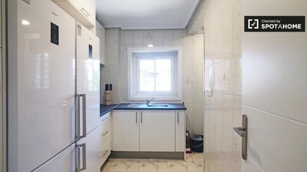 Sonniges Zimmer zur Miete in Aluche, Madrid