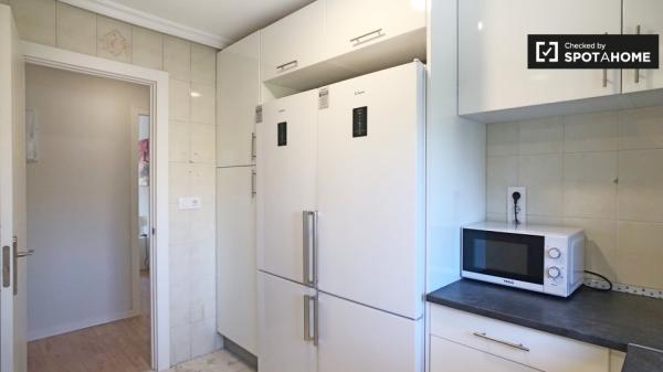 Sonniges Zimmer zur Miete in Aluche, Madrid