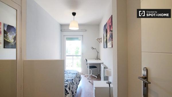 Sonniges Zimmer zur Miete in Aluche, Madrid