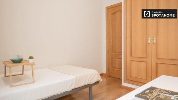 Piso de 3 dormitorios en alquiler en Chueca, Valencia