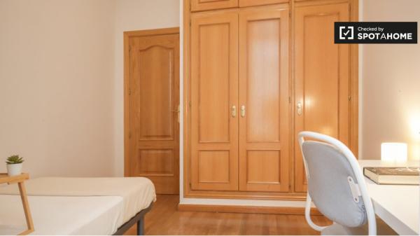 Piso de 3 dormitorios en alquiler en Chueca, Valencia