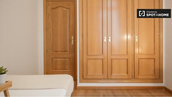 Piso de 3 dormitorios en alquiler en Chueca, Valencia