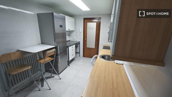 Piso en alquiler de 3 habitaciones en Mendillorri, Pamplona