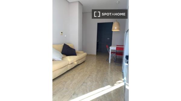 Piso de 3 habitaciones en alquiler en El Campello, Alicante