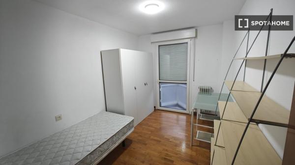 Piso en alquiler de 3 habitaciones en Mendillorri, Pamplona