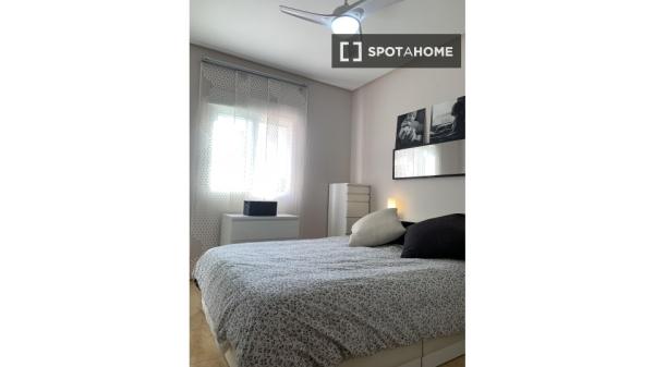 Piso de 3 habitaciones en alquiler en El Campello, Alicante