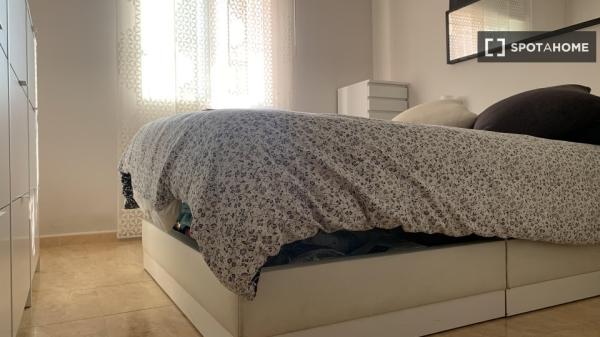 Piso de 3 habitaciones en alquiler en El Campello, Alicante