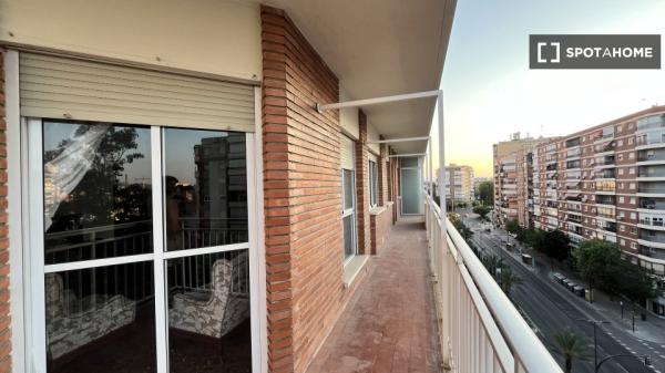 Piso de 5 dormitorios en alquiler en Murcia