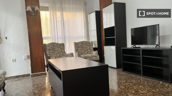 Piso de 5 dormitorios en alquiler en Murcia