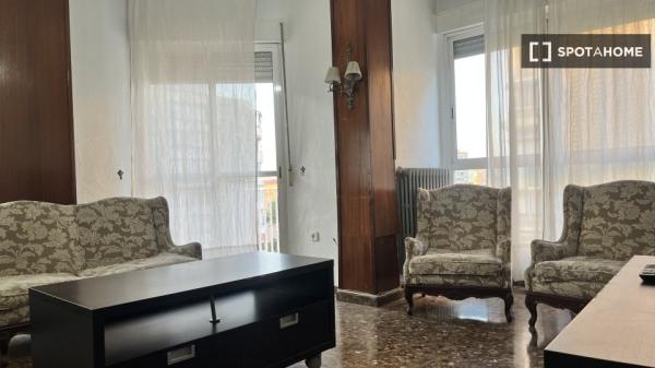 Piso de 5 dormitorios en alquiler en Murcia