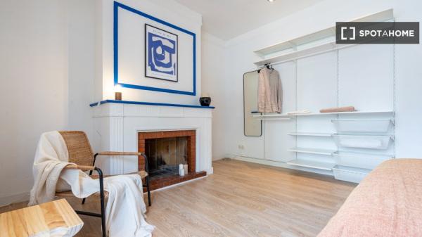 Habitación en piso compartido en barcelona.