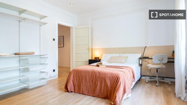 Habitación en piso compartido en barcelona.