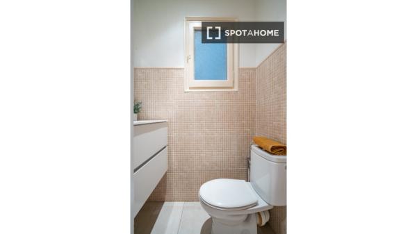 Habitación en piso compartido en barcelona.