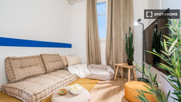 Habitación en piso compartido en barcelona.